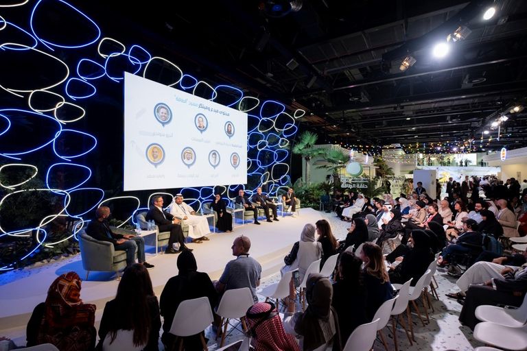 جانب من جلسات قمة رواد التواصل الاجتماعي العرب