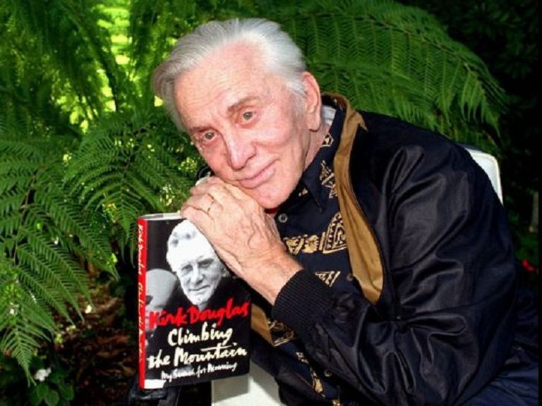 كاثرين زيتا جونز مع كيرك دوجلاس