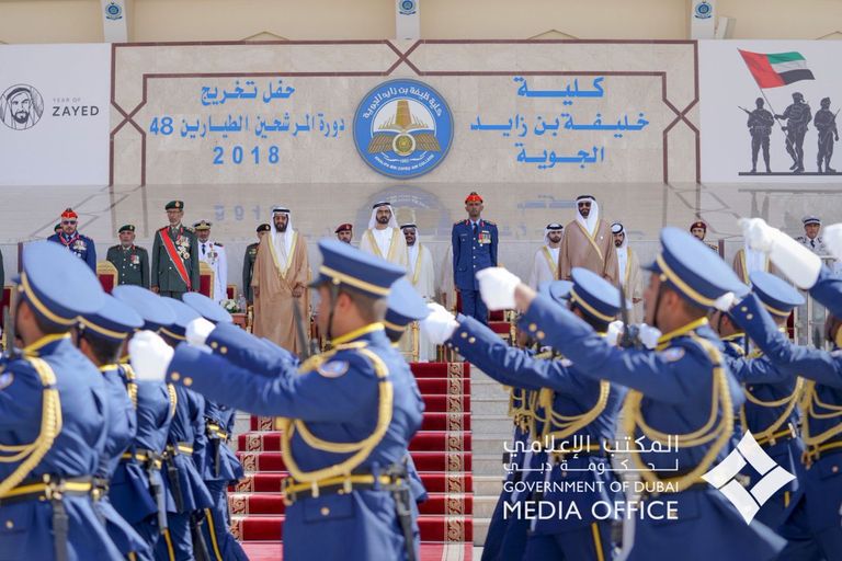 محمد بن راشد يرعى حفل تخريج الدفعة الـ 48 من كلية خليفة بن زايد الجوية