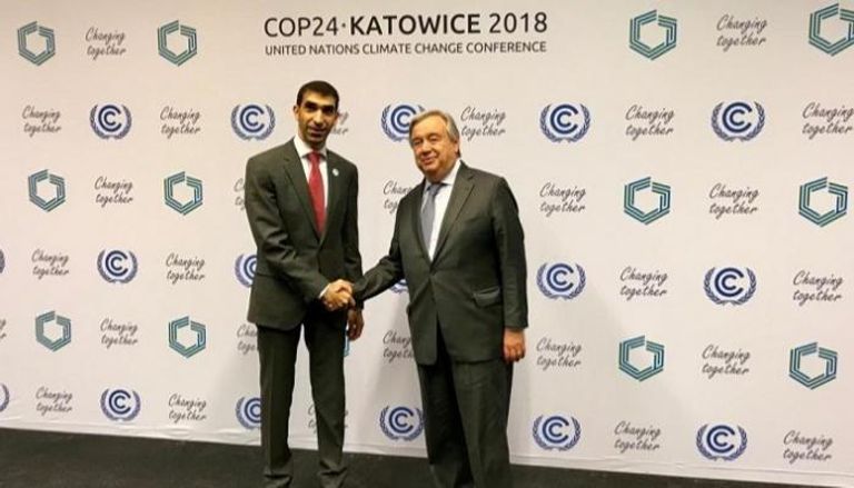 الدكتور ثاني الزيودي وزير التغير المناخي والبيئة الإماراتي مع جوتيريس