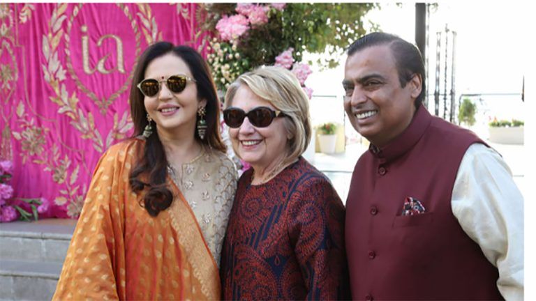 هيلاري كلينتون كانت أحد ضيوف الحفل بريانكا تشوبرا ارتدت فستان زفاف أسطوريا