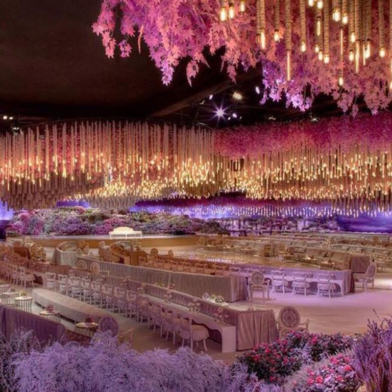 تصميم أسطوري لقاعة الزفاف بريانكا تشوبرا ارتدت فستان زفاف أسطوريا