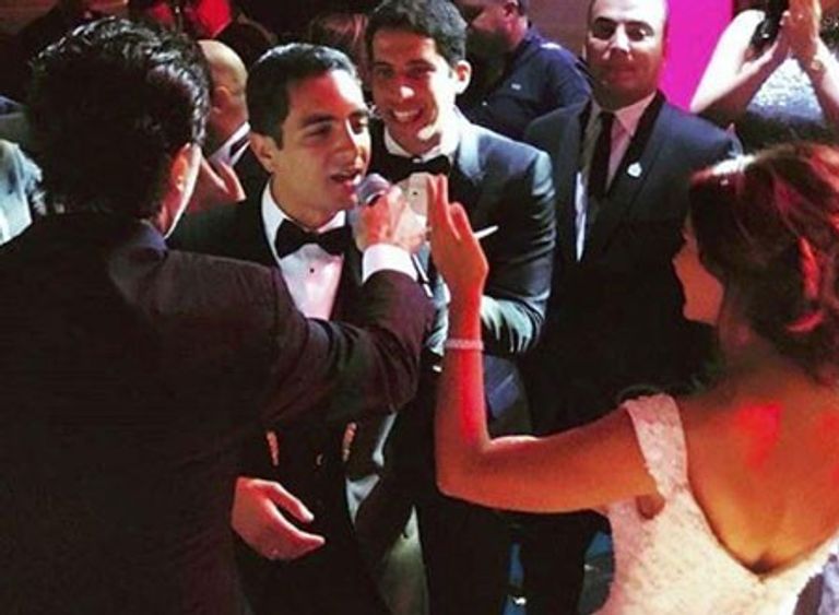 نجل رجل الأعمال هشام طلعت مصطفى في وصلة راقصة مع عروسته بريانكا تشوبرا ارتدت فستان زفاف أسطوريا