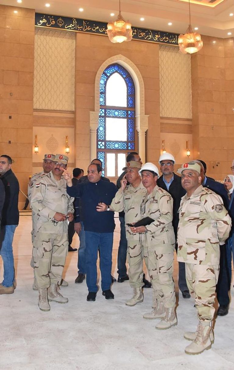 السيسي يتفقد مشروعات العاصمة الإدارية 