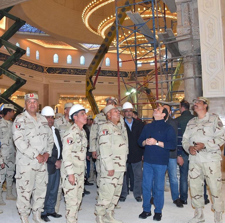 السيسي يتفقد مشروعات العاصمة الإدارية 