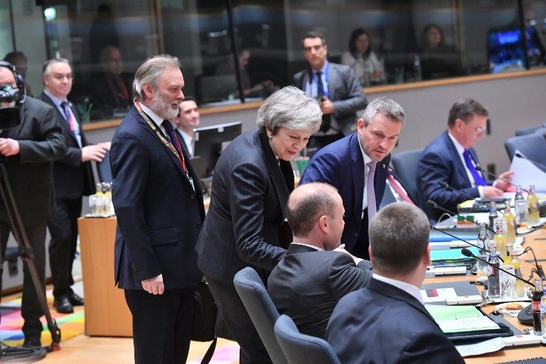 تيريزا ماي وعدد من قادة الاتحاد الأوروبي - أ ف ب