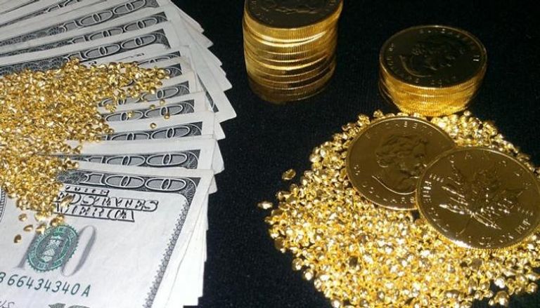 الذهب دون تغير مع استقرار الدولار