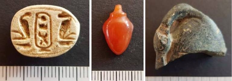 كنوز المقبرة الأثرية المكتشفة في أسوان