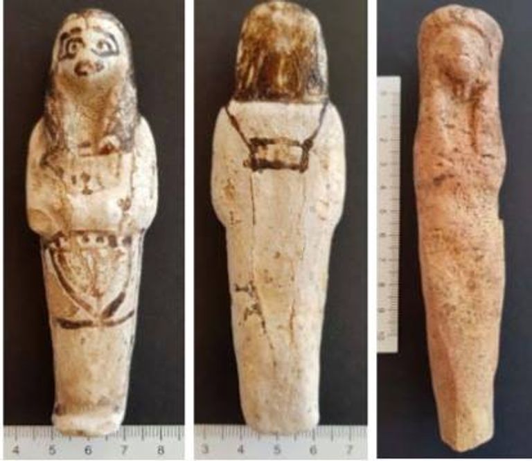 كنوز المقبرة الأثرية المكتشفة في أسوان