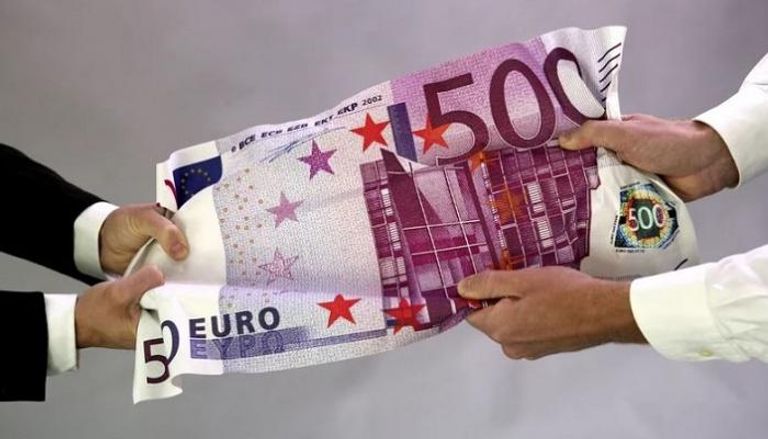 اليورو يتضرر من ضعف مؤشرات مديري المشتريات