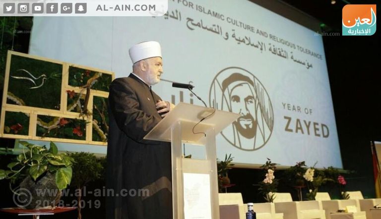 الشيخ نهيان بن مبارك آل نهيان خلال افتتاح القمة