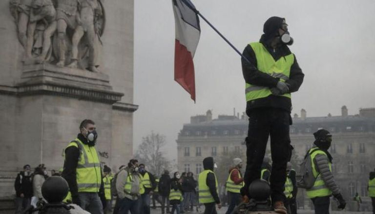 بدء المصادمات بين المتظاهرين والشرطة الفرنسية 