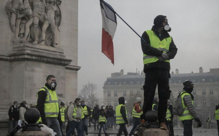 حركة السترات الصفراء في قلب العاصمة باريس فرنسا تستعد للموجة الخامسة من احتجاجات السترات الصفراء