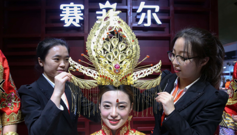 افتتاح معرض الصين الدولي للمجوهرات في نسخته الـ19