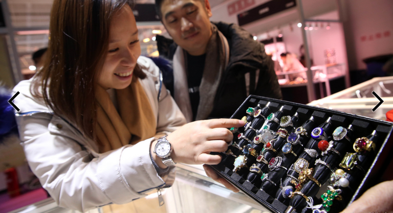 افتتاح معرض الصين الدولي للمجوهرات في نسخته الـ19