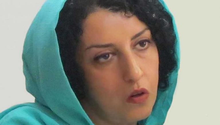 المعتقلة نرجس محمدي - أرشيفية نرجس محمدي وسط أطفالها - أرشيفية