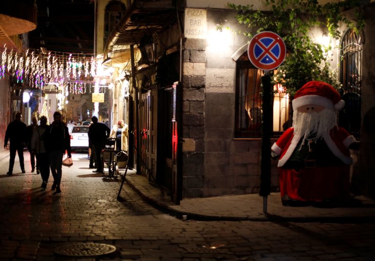 حي القصاع بدمشق يتزين لعيد الميلاد