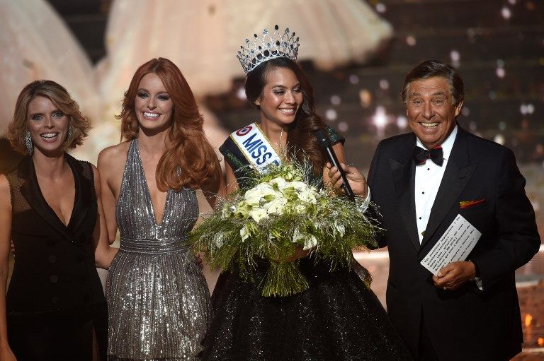 فايمالا شافيس على المسرح قبل انتخابها ملكة جمال فرنسا 2019