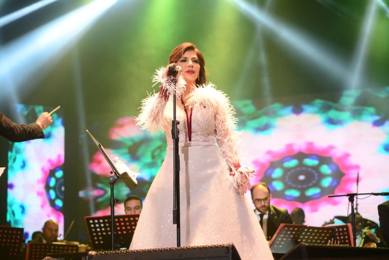 المطربة السورية أصالة خلال الحفل