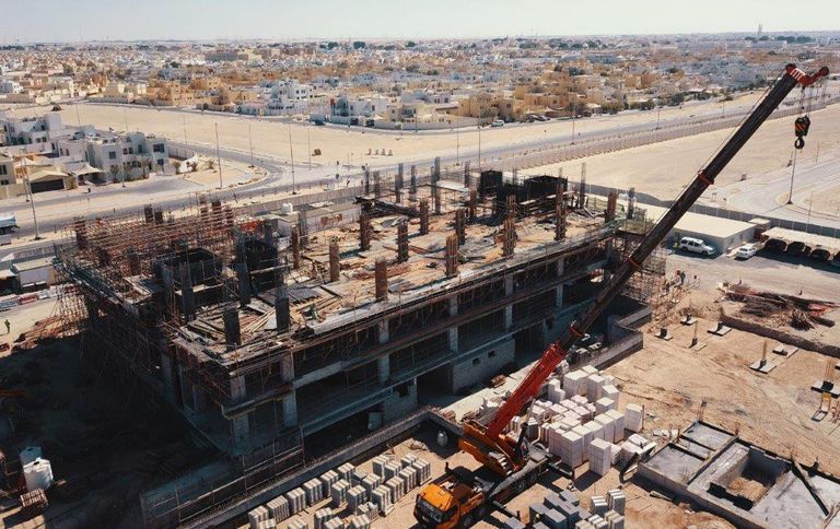 جانب من الإنشاءات التي تنفذها شركة مساندة لصالح شرطة أبو ظبي أحد المشروعات بتنفيذ شركة مساندة لصالح شرطة أبوظبي