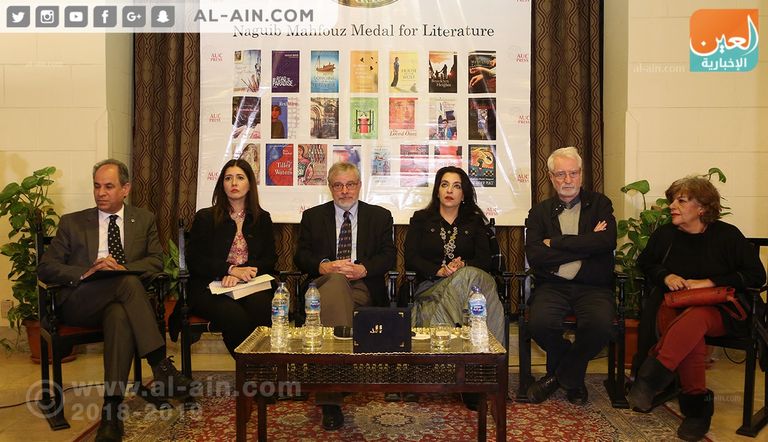 أميمة الخميس تتسلم جائزة نجيب محفوظ للأدب