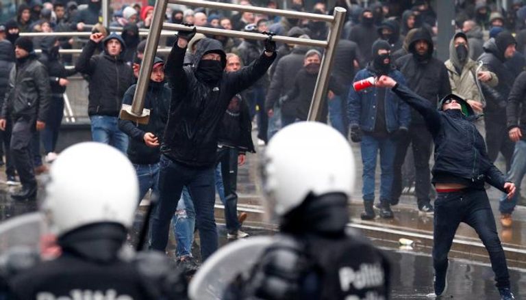 صدامات بين الشرطة ومحتجين على قانون الهجرة في بروكسل