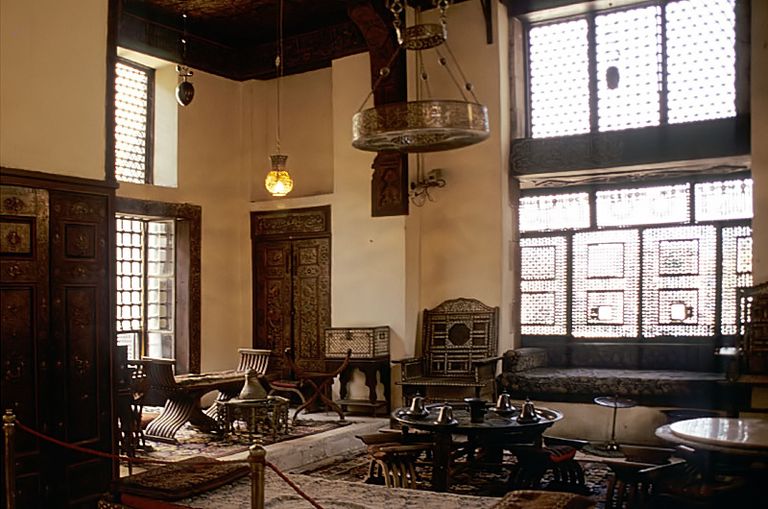 حكايات وأساطير تكشف سر جاذبية "بيت الكريتلية"