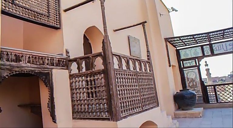 حكايات وأساطير تكشف سر جاذبية "بيت الكريتلية"