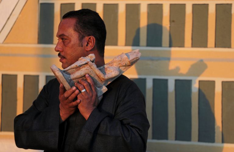 حرفيو صناعة الألباستر يعانون