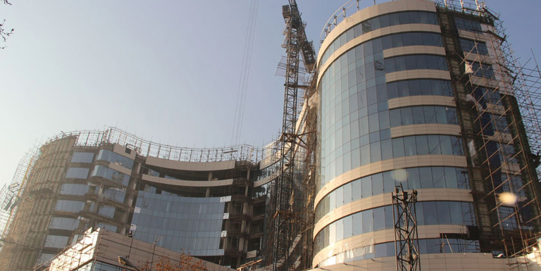 بناية المجمع الضخم التابع للحرس الثوري