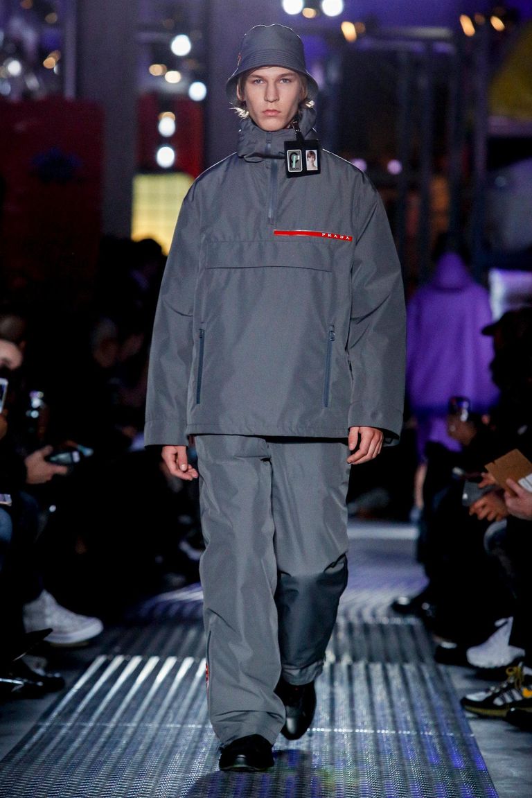 أزياء من دور جونيا وأتانابي وكالفن كلاين وأليكس