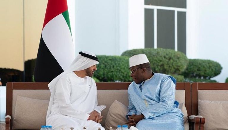 الشيخ محمد بن زايد ورئيس وزراء غينيا خلال لقاء اليوم