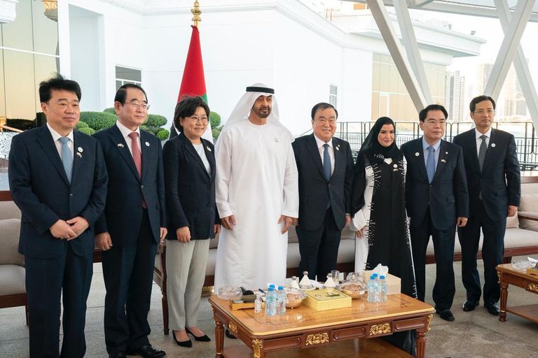 الشيخ محمد بن زايد يستقبل رئيس الجمعية الوطنية في كوريا الجنوبية