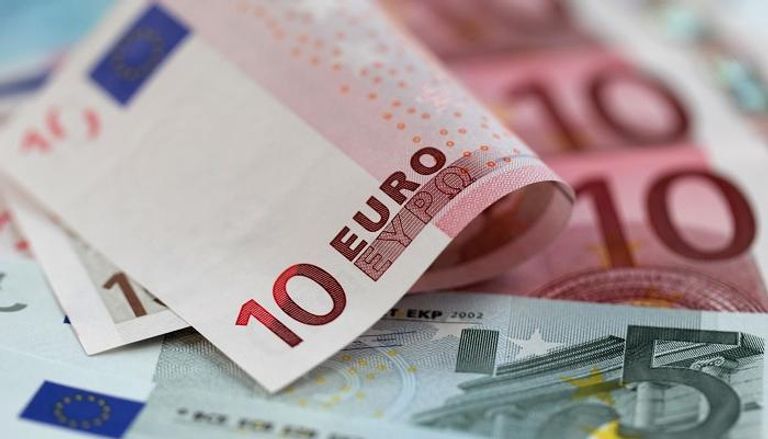 اليورو يرتفع مع ضعف الدولار