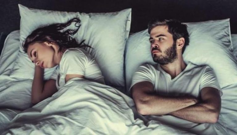 مشكلات العمل تؤثر على عادات النوم الشريكين - صورة أرشيفية