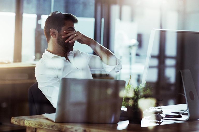 مشكلات العمل تؤثر على عادات النوم الشريكين - صورة أرشيفية