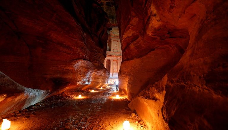 مدينة البتراء الأثرية إحدى أبرز معالم الأردن السياحية