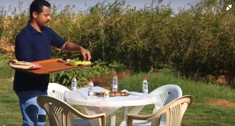 صاحب مطعم سعودي يربي السمك في الصحراء