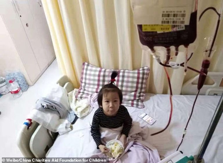 الطفلة ياكسين مع والدها