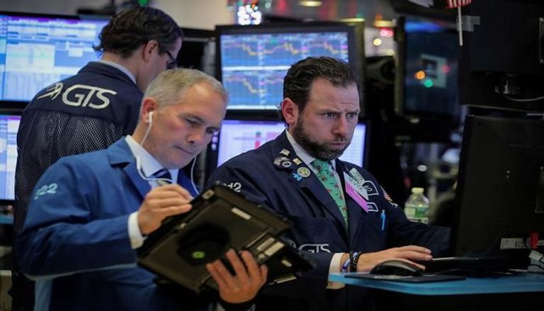 الأسهم الأمريكية تواصل الخسائر التي تكبدتها في جلسة أمس 
