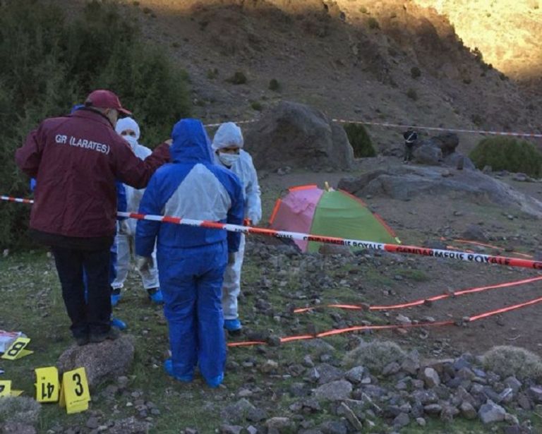 فرق التحقيق والإسعاف المغربية بموقع الحادث فرق التحقيق المغربية بموقع الحادث