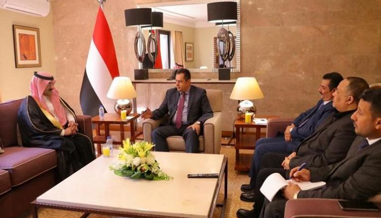 رئيس الحكومة اليمنية يستقبل السفير السعودي 