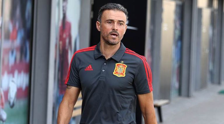 لويس إنريكي مدرب منتخب إسبانيا إيسكو ألاركون لاعب منتخب إسبانيا