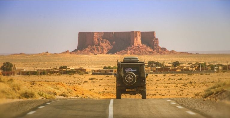 الطريق إلى مدينة بريزينة مدخل المدينة السينمائية "بريزينة" في الجزائر