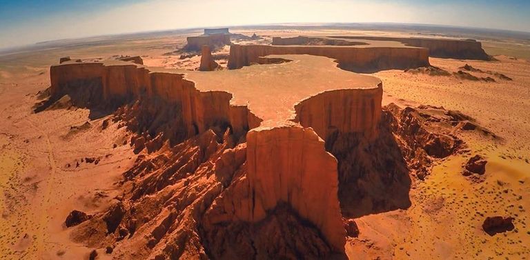 مكان إقامة المدينة السينمائية مدخل المدينة السينمائية "بريزينة" في الجزائر