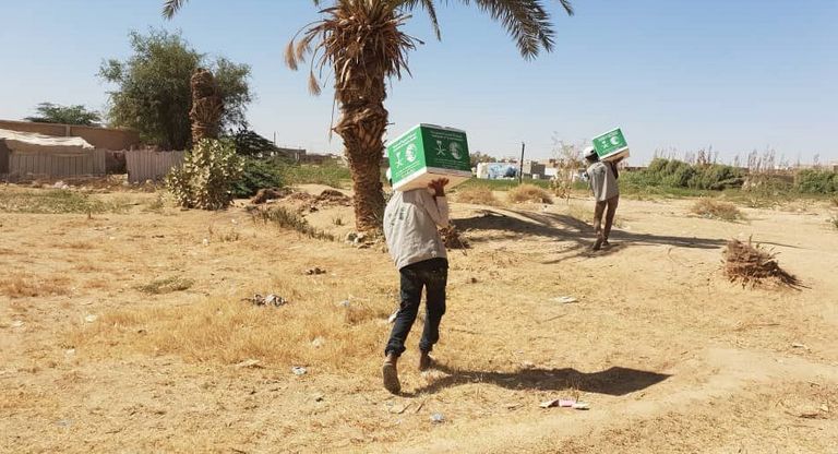 "سلمان للإغاثة" يوزع 37 طنا من السلال الغذائية في محافظة الجوف اليمنية