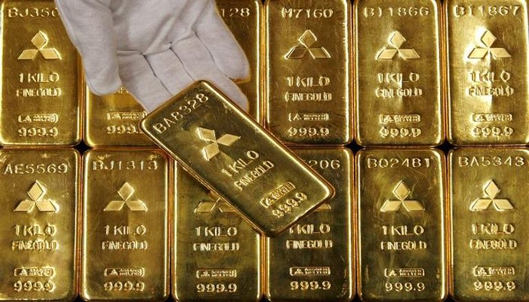 الذهب استفاد من هبوط الدولار وتراجع الأسهم العالمية