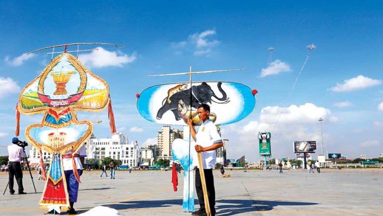 جانب من مهرجان الطائرات الورقية في كمبوديا
