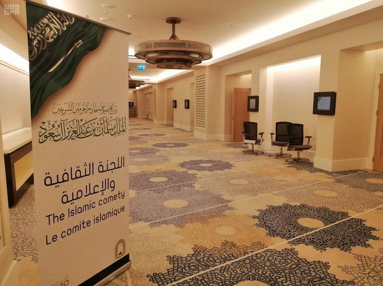 شاشات ذكية تزين مقر ضيوف برنامج خادم الحرمين الشريفين للعمرة