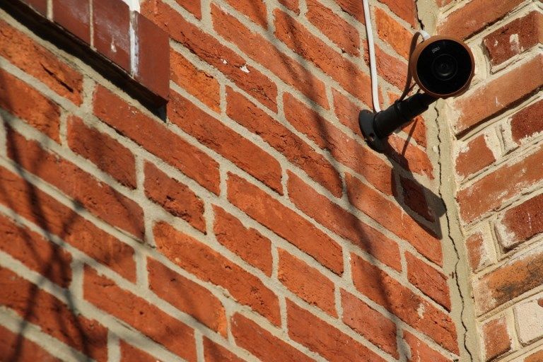 صورة لكاميرا مراقبة أمام منزل في الولايات المتحدة